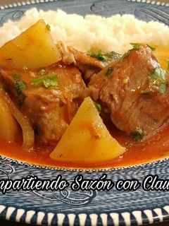 Una foto de Costillas de cerdo con papas en jugo🌺