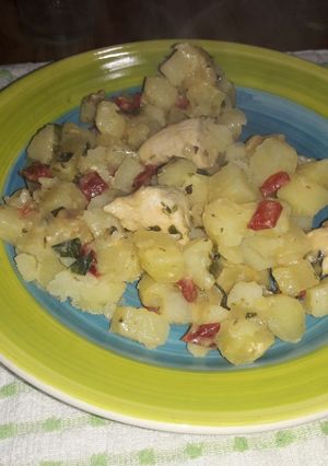 Una foto de Pollo con papas y queso crema