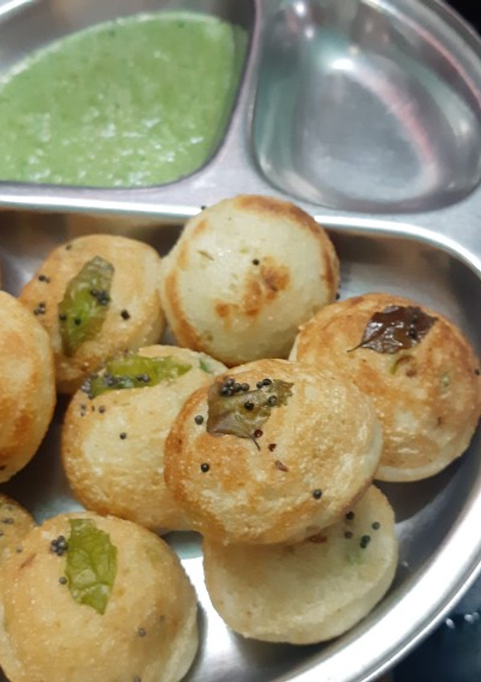 રવા અપ્પમ (Rava Appam Recipe In Gujarati) રેસીપી મુખ્ય ફોટો