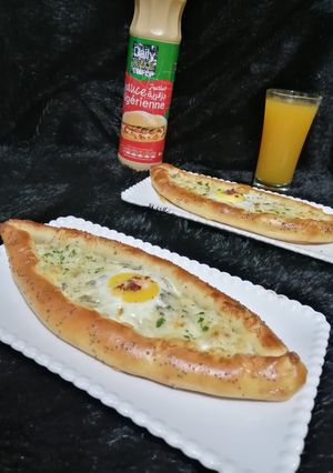 صورة لوصفة بيتزا بالصلصة البيضاء