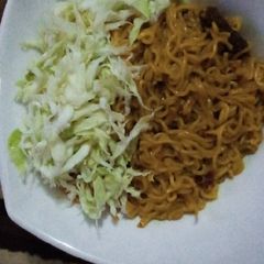 A picture of Spicy cabbage noodles.