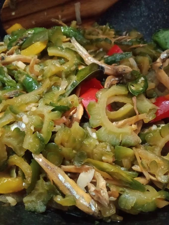 Langkah Mudah untuk Menyiapkan Resep Tumis Pare Teri Paprika yang Uenak Anti Ribet, Bisa Manjain Lidah