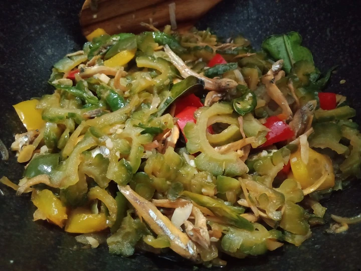 Langkah Mudah untuk Menyiapkan Resep Tumis Pare Teri Paprika yang Uenak Anti Ribet, Bisa Manjain Lidah