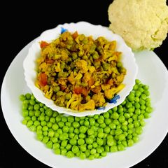 A picture of Gobhi Matar masala.