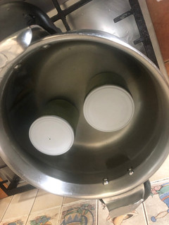 Una foto de Pesto de albahaca y piñones