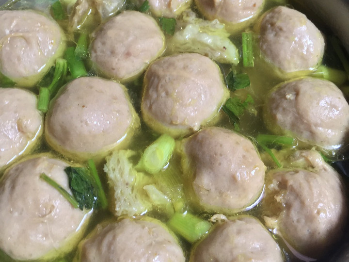 Wajib coba! Resep mudah membuat Bakso kuah soto bening  spesial