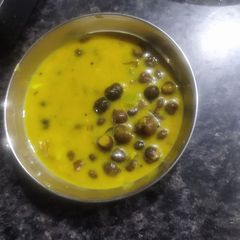 A picture of Kala chana besan curry.