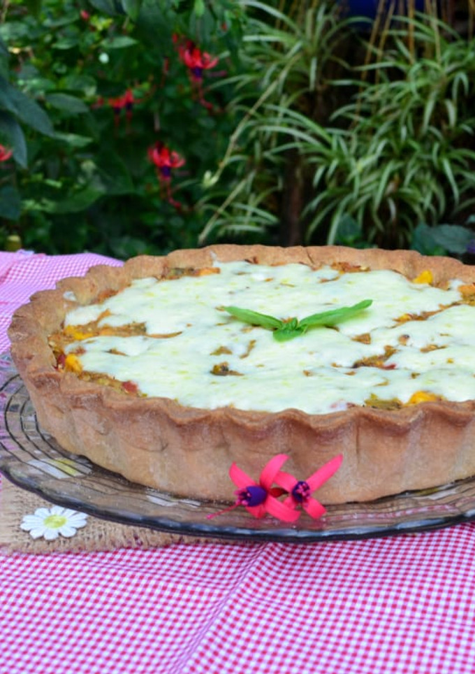 Una foto de Tarta de pollo y berenjenas ahumadas en masa de vino blanco🌹