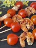 Mini brochetas de tomates cherry y gambas marinadas