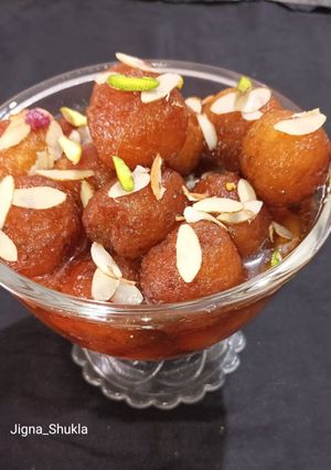 ગુલાબ જાબું (Gulab Jamun Recipe In Gujarati) રેસીપી મુખ્ય ફોટો