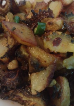 উচ্ছে আলু ভাজা (uchche aloo bhaja recipe in Bengali) রেসিপির প্রধান ছবি