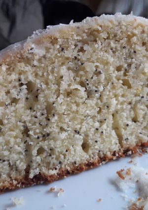 Una foto de Budín de amapola y limón