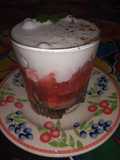 Panna cotta con licor de cereza y base de galletas