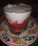 Panna cotta con licor de cereza y base de galletas
