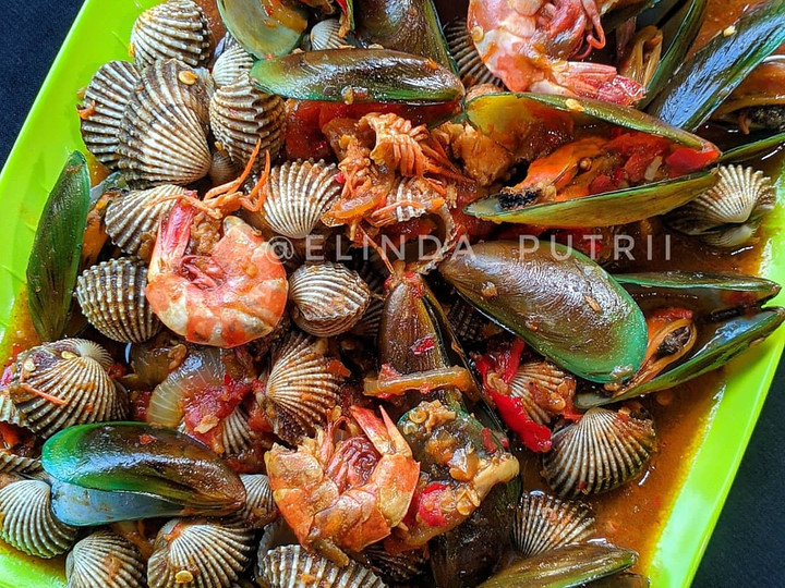 Resep Mix Seafood Saus Padang yang Enak Banget