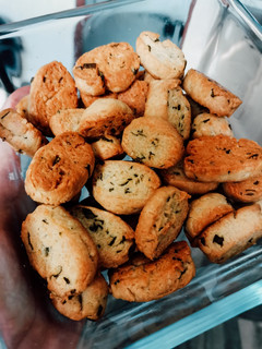 Une photo de Biscuit apéritif parmesan / basilic