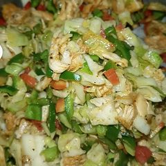 A picture of Chicken and vegetables filling.