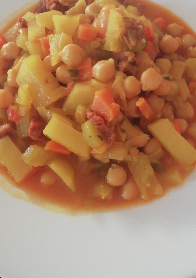 Una foto de Guisado de garbanzos con verduritas