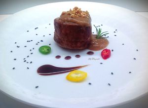 Foto di Filetto di maiale con salsa di cipolle e aceto balsamico