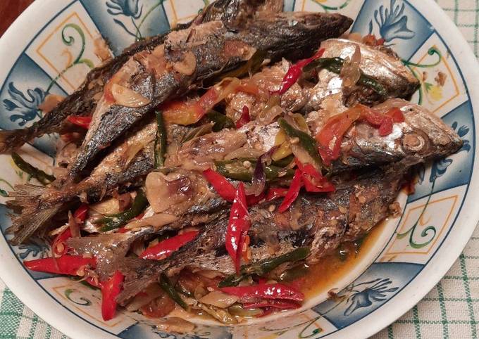 Recipe: Appetizing Ikan kembung masak cabai