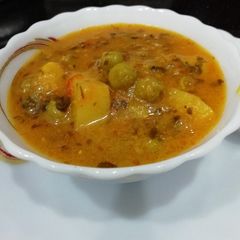 A picture of Methi Matar Aloo curry.