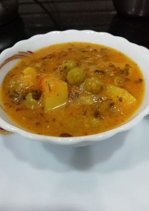 A picture of Methi Matar Aloo curry.
