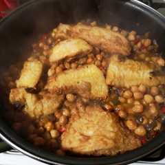 Foto principal de Perca con garbanzos y xamfaina
