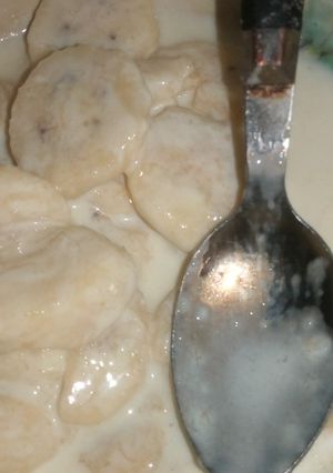 A picture of Simple banana with milk.