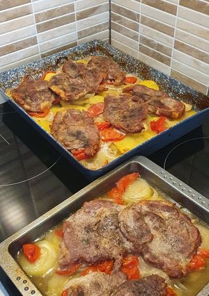 Sörös sertéstarja krumplis, cukkinis ágyon🍺🥩🥔🥒 recept fotója