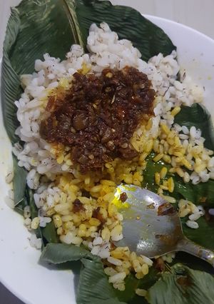 A picture of Ofada rice and ofada stew.