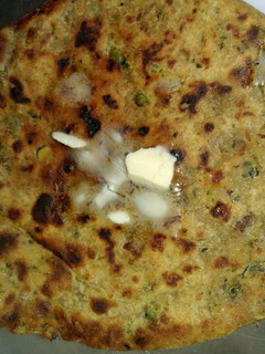 मेथी मटर आलू पराठा (Methi matar aloo paratha recipe in Hindi) रेसिपी मुख्य फोटो