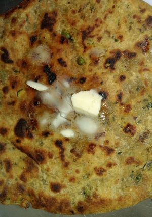 मेथी मटर आलू पराठा (Methi matar aloo paratha recipe in Hindi) रेसिपी मुख्य फोटो