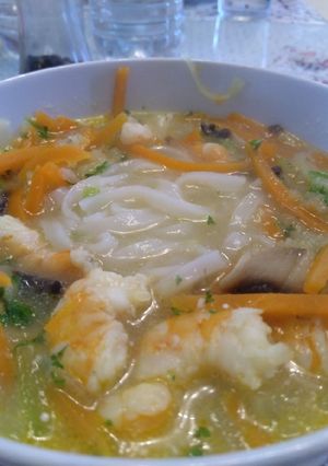 Une photo de Soupe de nouilles de riz façon thaï