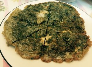 Hình của món Trứng gà ngải cứu chữa nhức đầu.