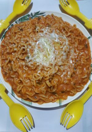 સ્પાઈસી પંજાબી મેગી (spicy punjabi meggi) રેસીપી મુખ્ય ફોટો