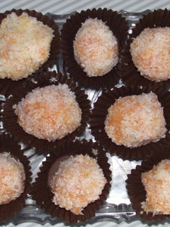 Una foto de Bolitas de zanahoria y coco
