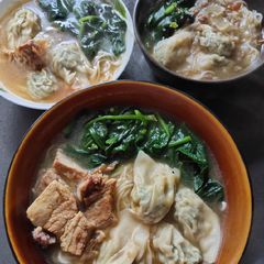 A picture of Noodle Mix Soup.