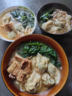 A picture of Noodle Mix Soup.