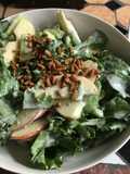 Ensalada roquefort con pera y manzana