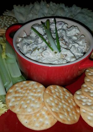 A picture of Mike's 8 Onion Bagel Spread Or Party Dip.