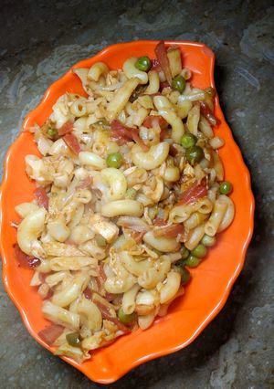 A picture of Chinese Macaroni.