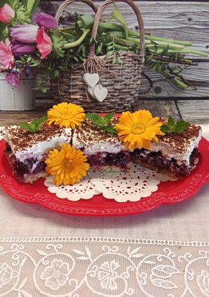 Meggyes krémkocka recept fotója