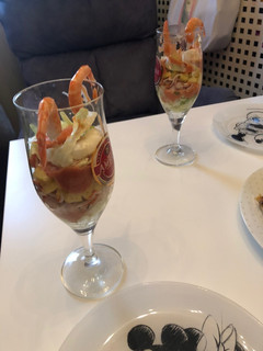 Una foto de Cóctel de gambas!!😋😋