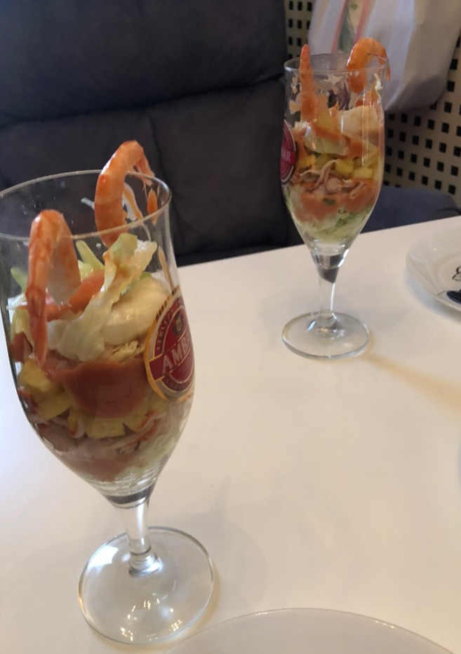 Una foto de Cóctel de gambas!!😋😋