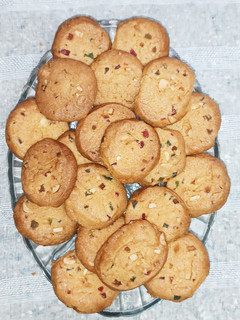 A picture of Karachi Tutti-Frutti Cookies.