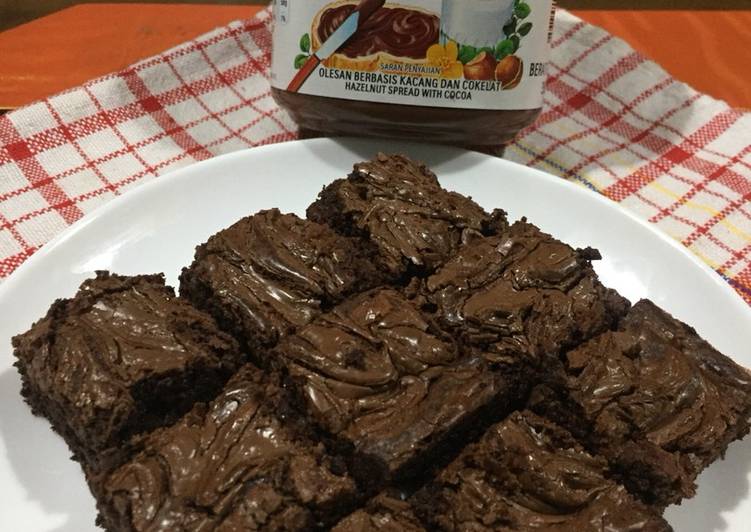 Chewy Fudgy Nutella Brownies