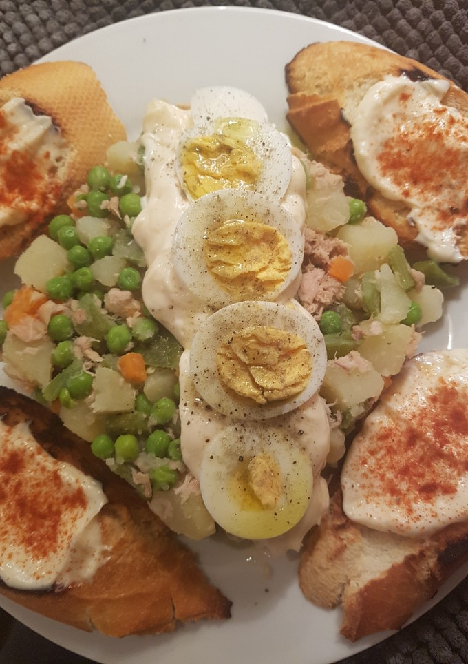Una foto de Ensaladilla verduritas frescas con gracia