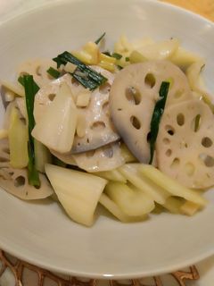 蓮藕炒西芹(低醣生酮餐)(家常菜)(方便素) 的食譜成品照片