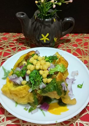 A picture of Mirchi Bhajiya Chaat.