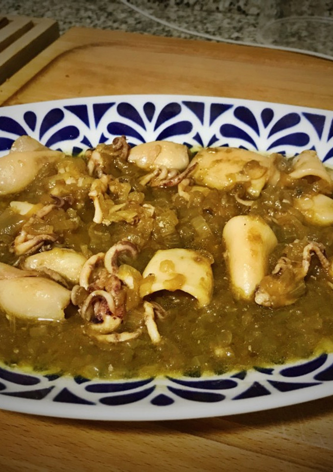 Una foto de Calamares encebollados